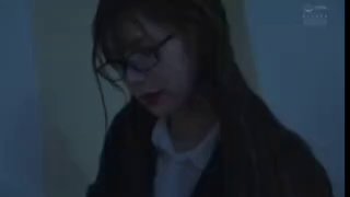 高跟大长腿逼逼干净又性感的大学生让小哥无套啪啪，超有感觉舔弄大鸡巴，激情上位让小哥浴室后入抽插好刺激